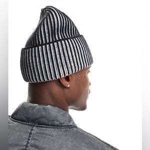 NEW Vans Nesbit Cuff Beanie
